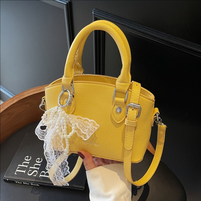 A trendy lychee patterned bestseller handbag for women, a new 2025 fashion and versatile crossbody bag, a super popular and stylish single-shoulder bag full figure