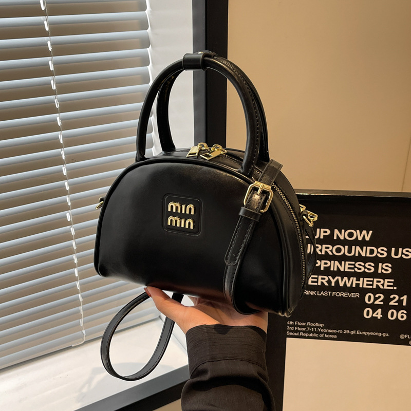 Maillard retro hand-held bowling bag for women 2024 solid color new trendy Korean version pillow bag Versatile crossbody bag details Picture