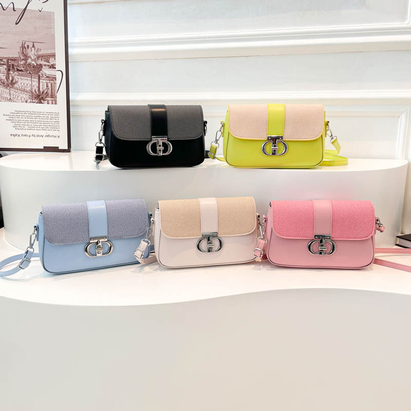Summer niche color-blocking underarm bag, fashionable single-shoulder small bag, a new 2025 popular commuter crossbody bag for women Application Scenario