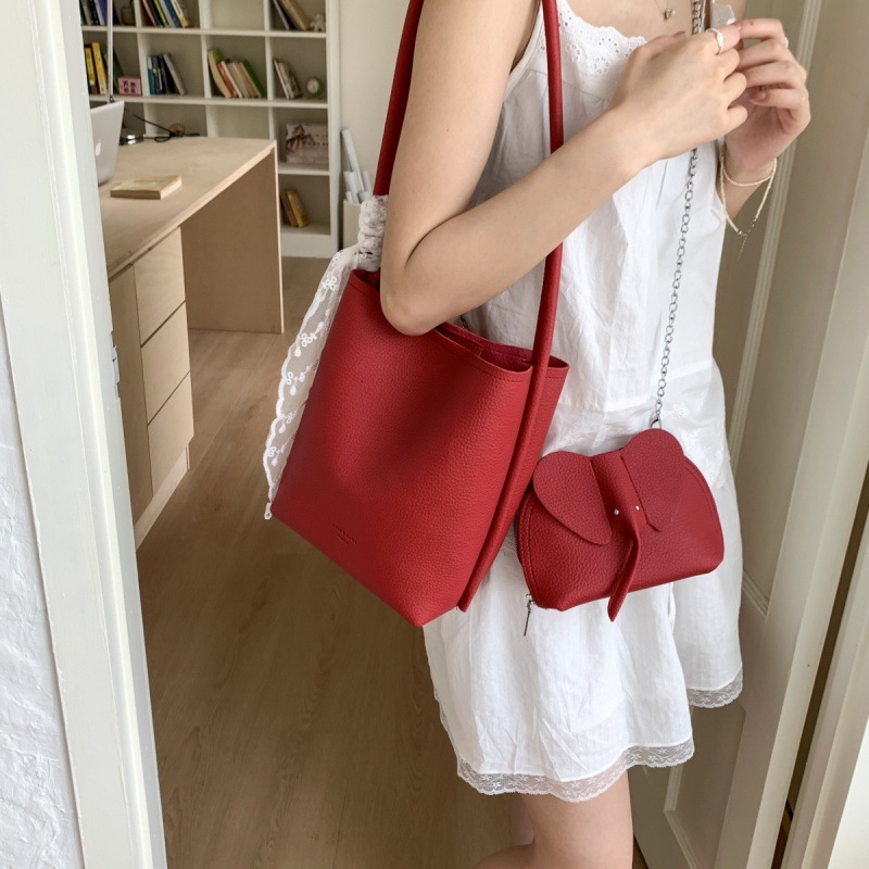 2025 New style fashionable bucket bag, chain elephant bag, versatile solid color single-shoulder bag, stylish crossbody bag, trendy underarm bag Application Scenario