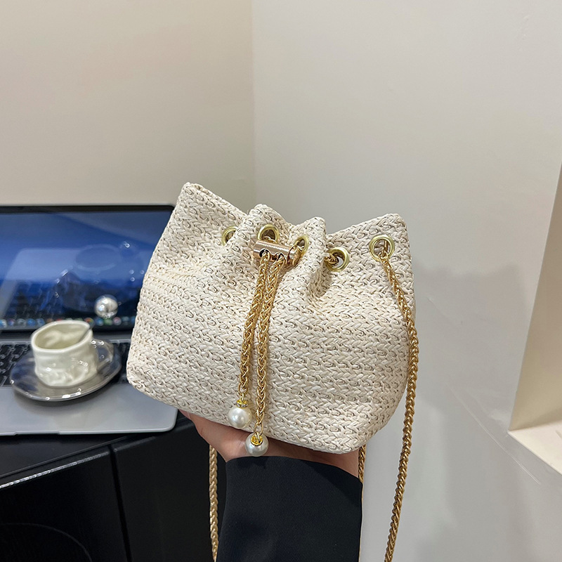 Summer beauty bucket bag 2025 New style, fashionable drawstring chain, versatile and trendy single-shoulder crossbody bag, beach bag for women full figure