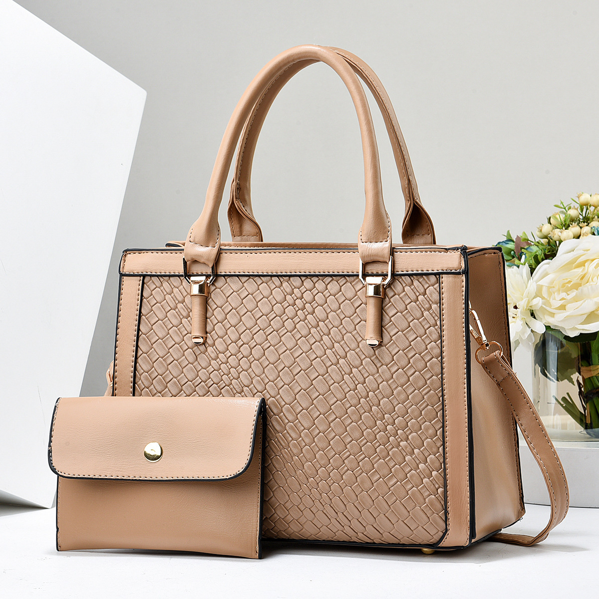 The manufacturer's best-selling new hand-held women's versatile winter large bag, a popular women's fashion 2024 single-shoulder crossbody bag full figure