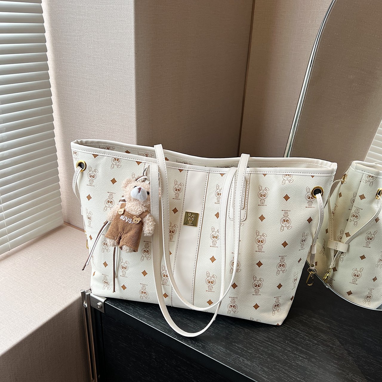 A large-capacity, stylish and versatile Korean style Instagram bag for women, a new 2025 fashion and high-end single-shoulder tote bag Specification drawing