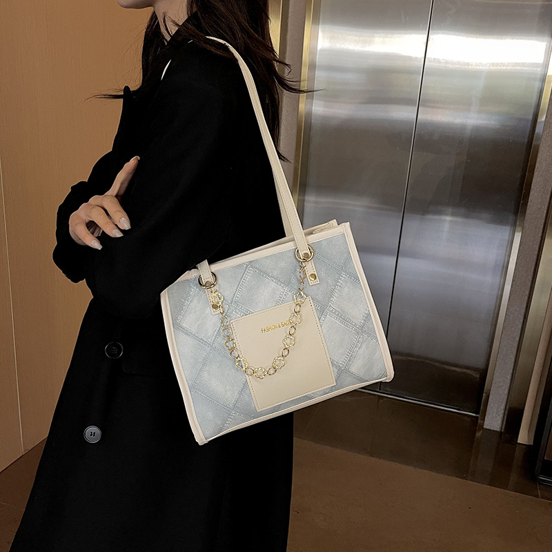High-quality large bag 2023 Winter new trendy color-blocking women's bag, large-capacity commuting versatile hand-held tote bag Specification drawing