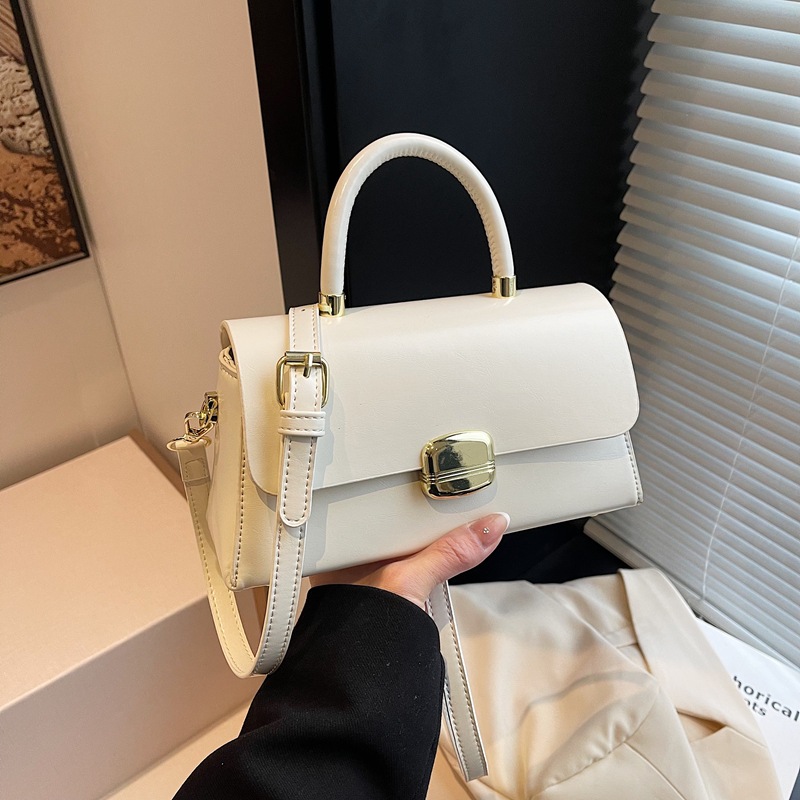 A simple and elegant hand-held small square bag for women, 2025 new Korean style, trendy, casual and versatile single-shoulder bag, a high-end women's bag full figure