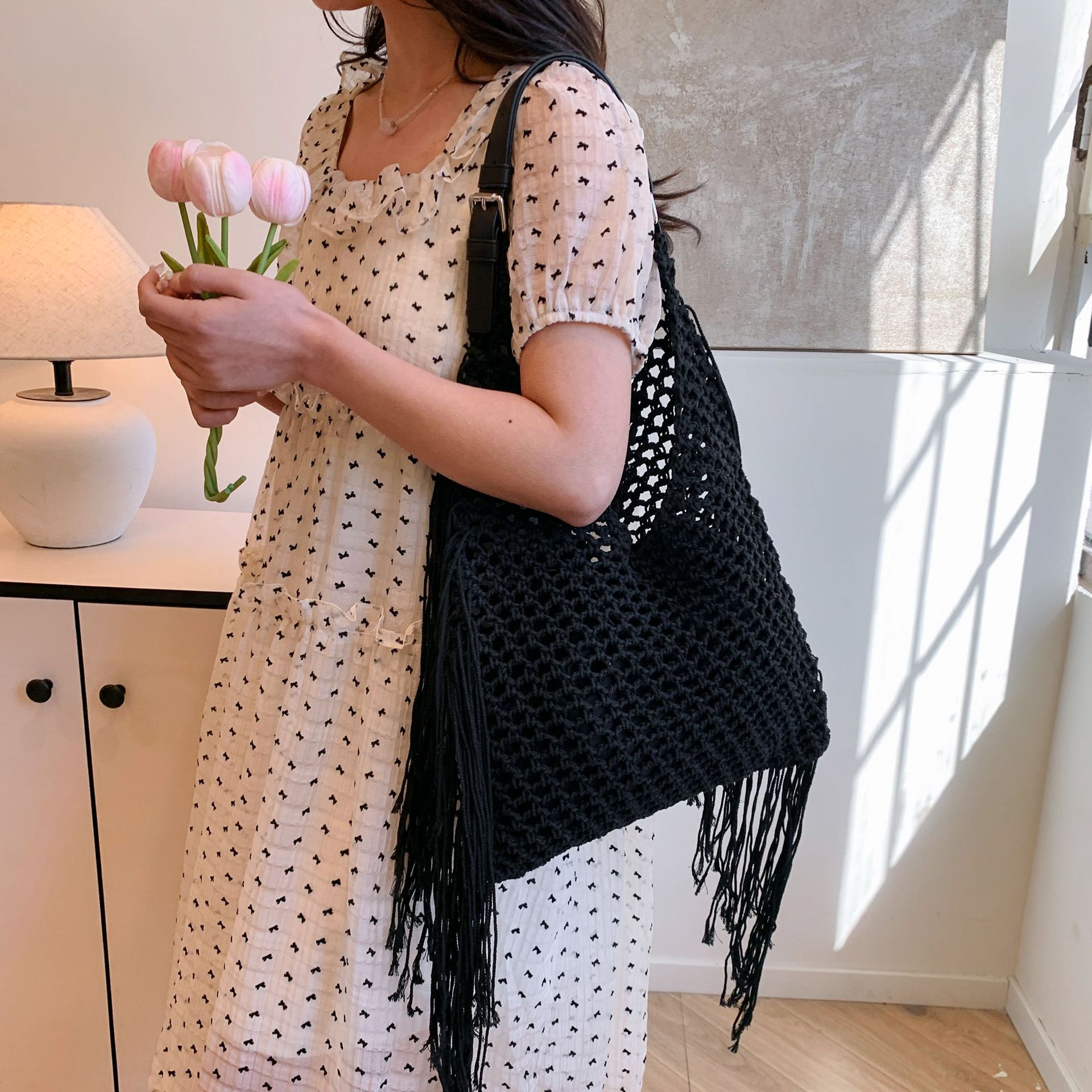 Retro fringed bag, women's openwork hand-woven bag, beach bag, new versatile single-shoulder tote bag for commuting ladies Specification drawing