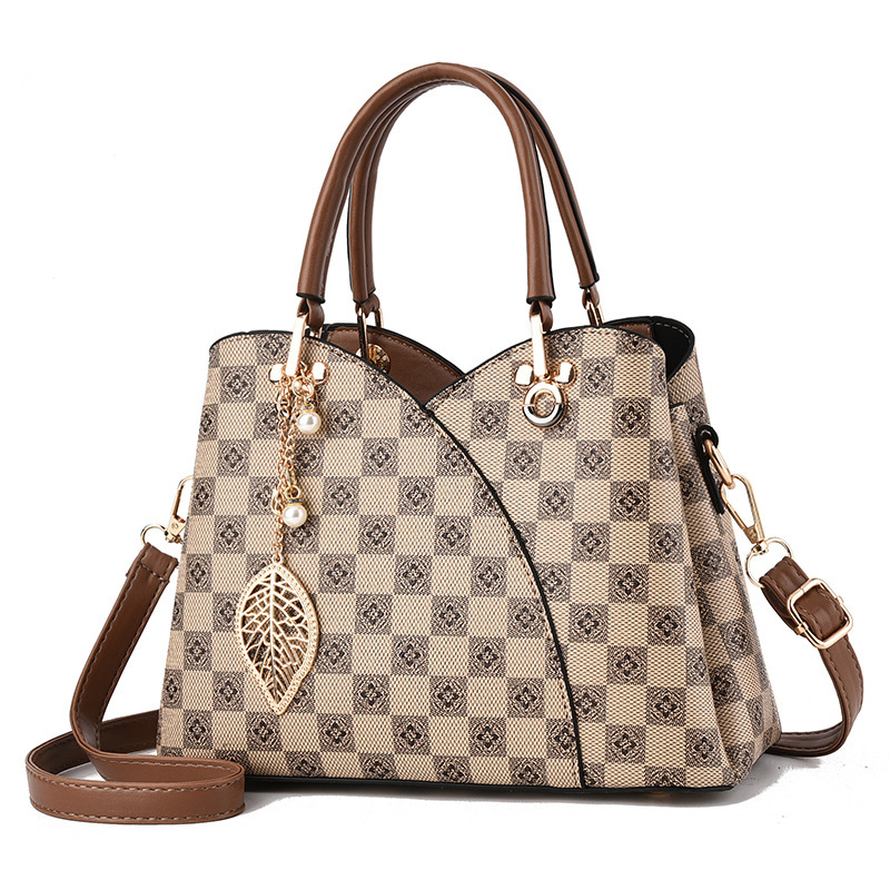 This 2023 new style of women's handbag features a fashionable printed checkered pattern single-shoulder crossbody bag. It is simple, elegant and has a large capacity Item Picture