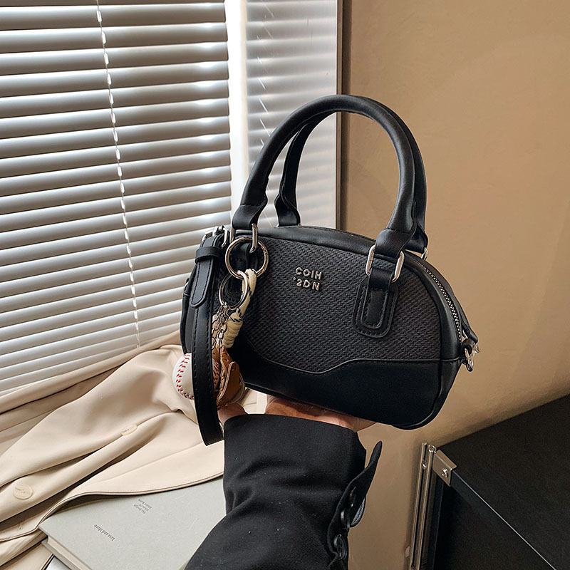 Korean version niche design hand-held bowling bag for women 2025 new style fashionable pillow bag versatile single-shoulder crossbody bag Specification drawing