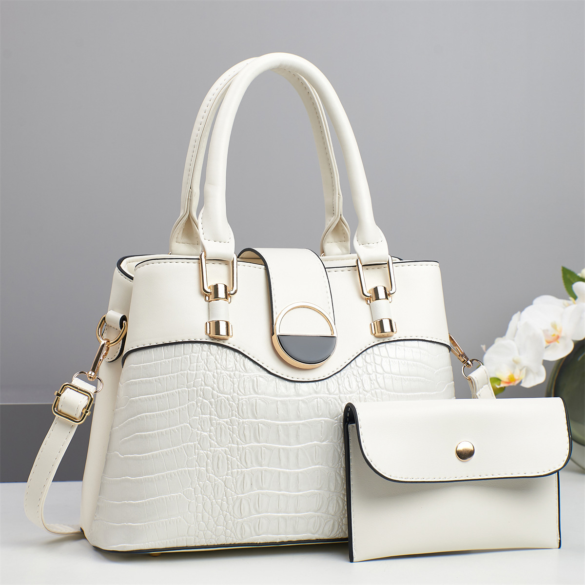 The new 2025 trendy and fashionable large-capacity hand-held crocodile pattern mother-and-child bag for cross-border single-shoulder crossbody women details Picture