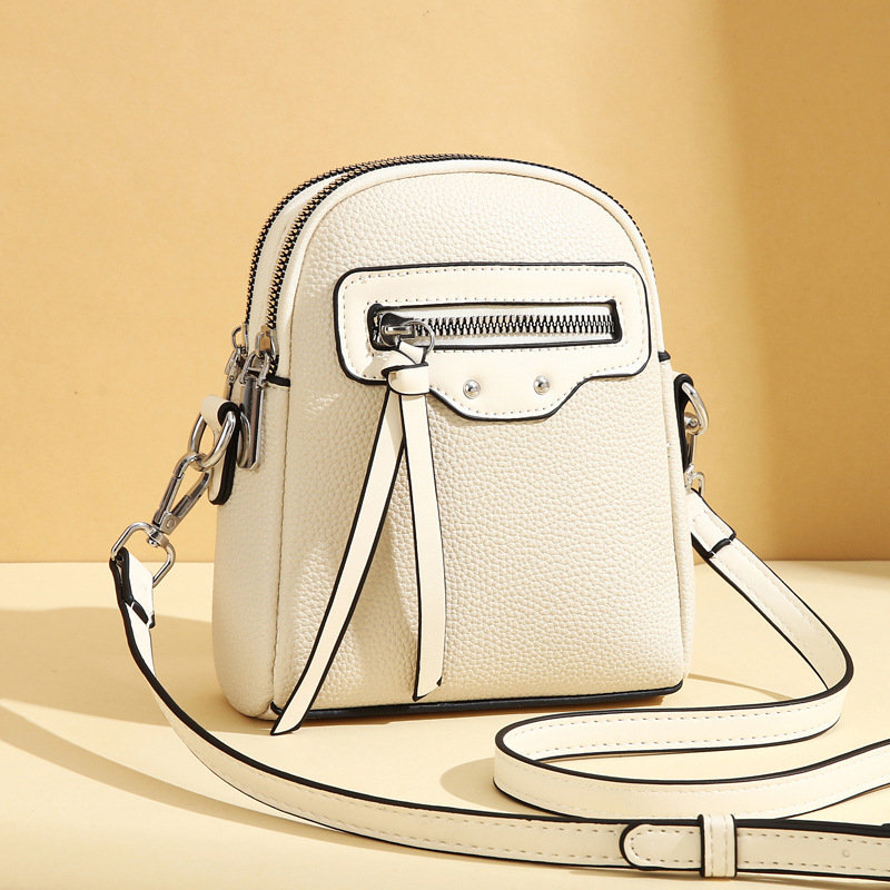 Single-shoulder women's bag 2025 Spring/Summer new style women's large-capacity crossbody bag, simple and practical soft leather mobile phone small square bag full figure