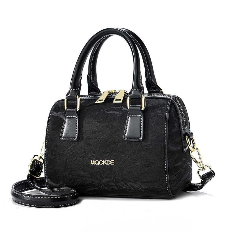 The 2024 new trendy single-shoulder crossbody bag for women is fashionable and versatile. It's a large-capacity bag for middle-aged moms and women Item Picture