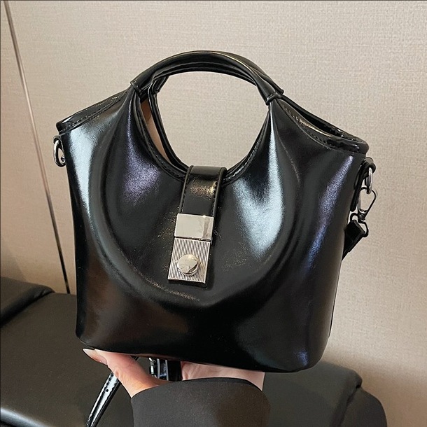 Korean style elegant handbag for women 2025 new niche casual single-shoulder bucket bag, fashionable crossbody mother and child bag full figure
