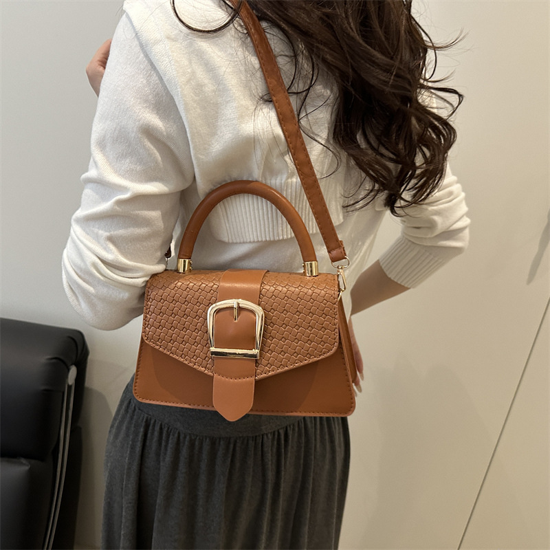 The new 2025 niche design small square bag is a simple and elegant large single-shoulder crossbody bag. It is a versatile and personalized commuting bag for women Specification drawing