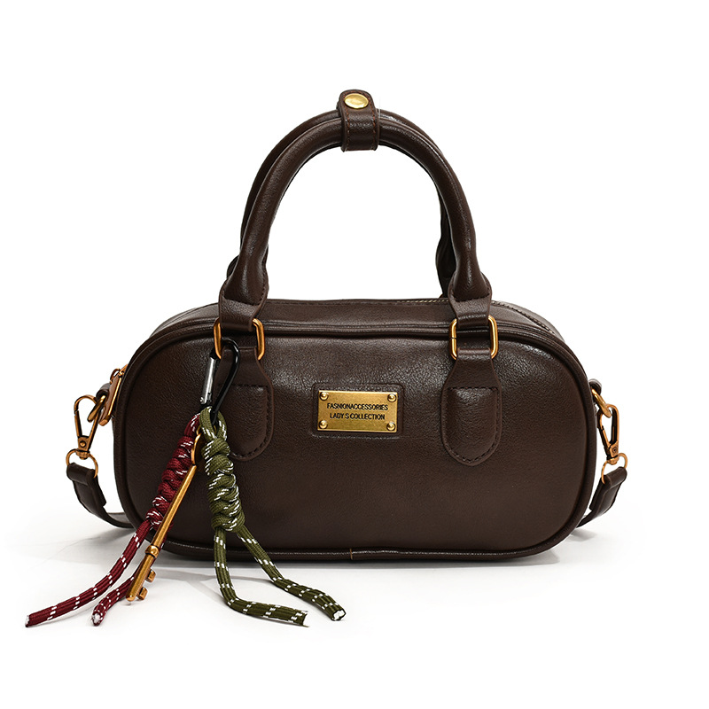 A niche design, simple and versatile bag for women, a new 2024 trendy, fashionable, retro and high-end crossbody bowling bag Item Picture