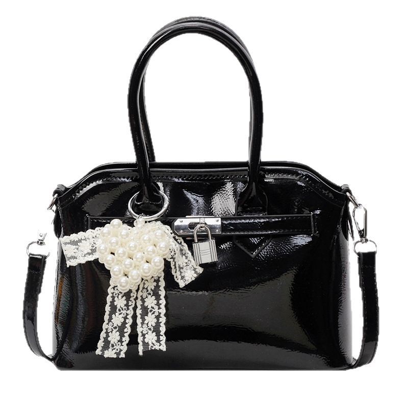 A high-end and fashionable hand-held small square bag for women, a new Spring/Summer 2025 style, versatile, stylish and simple single-shoulder crossbody bag Item Picture