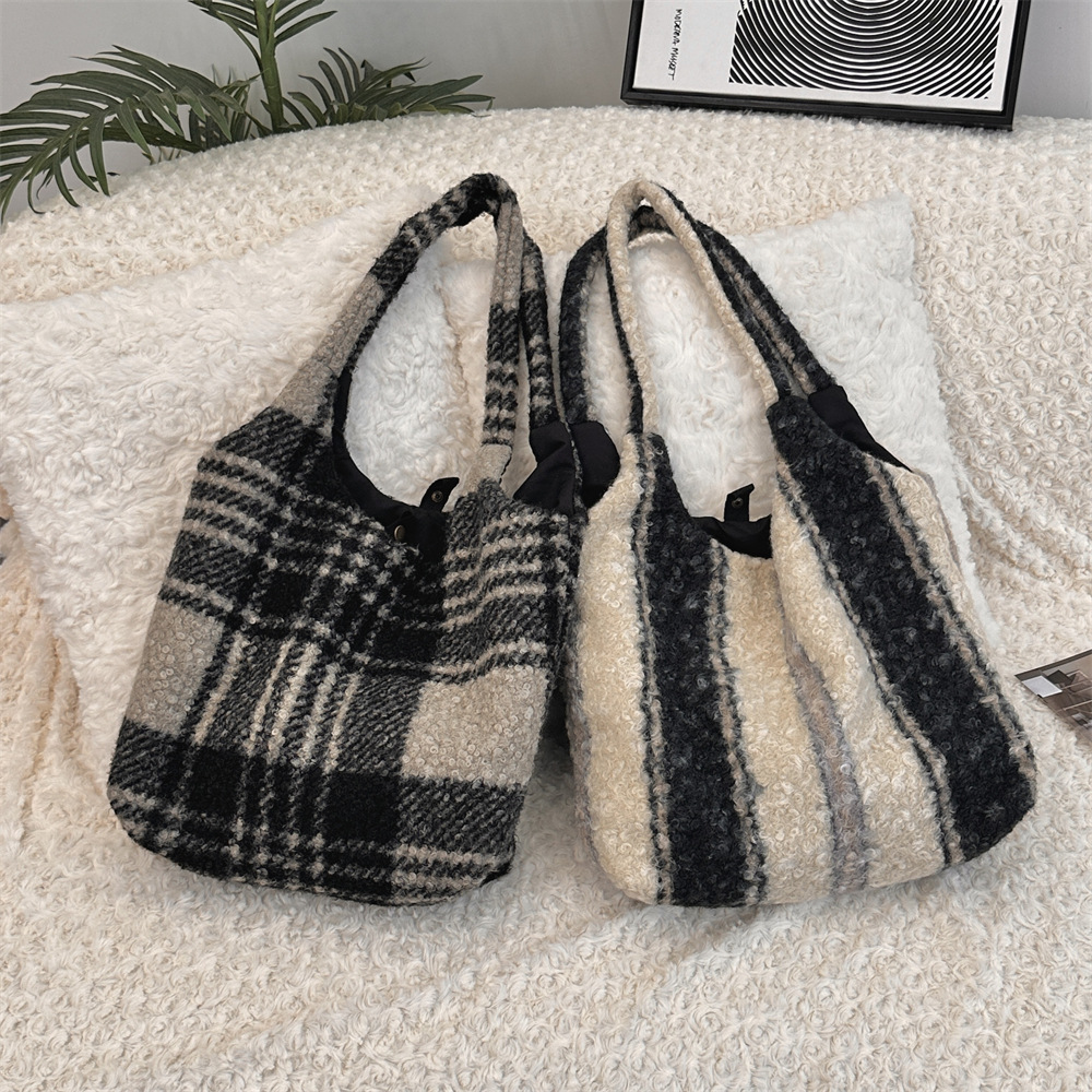 410263 Autumn/Winter large-capacity bag, plush checkered women's 2024 new style casual vest bag, shopping shoulder bag full figure