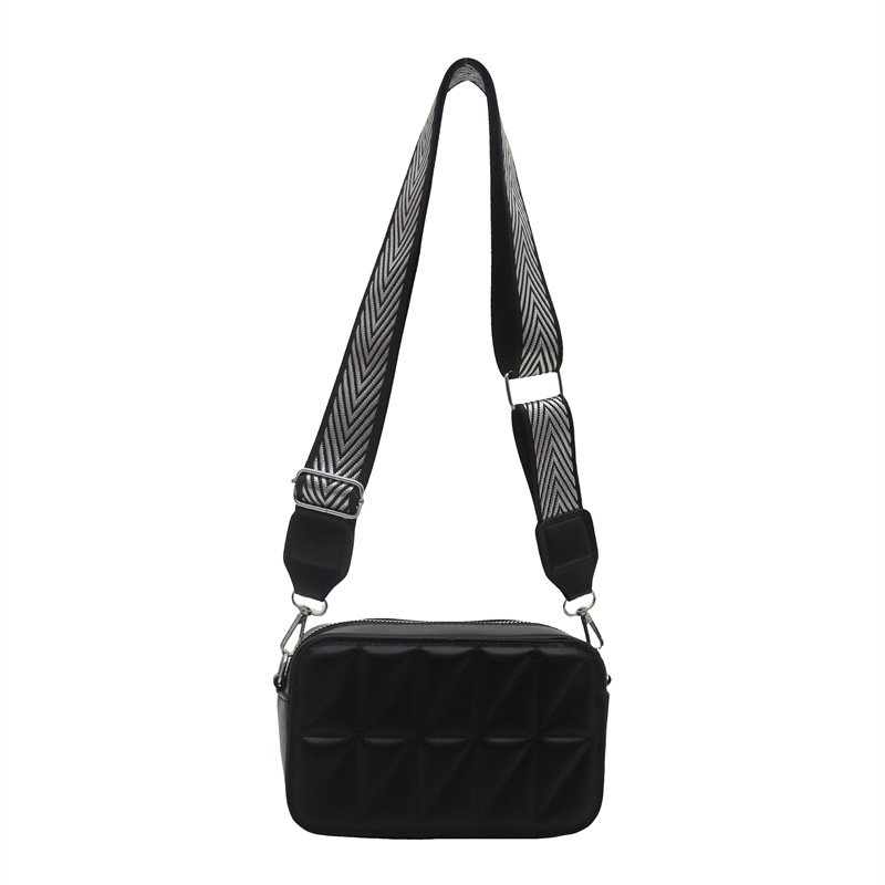 Korean trendy small square bag 2025 Summer new style bag, women's fashionable and simple single-shoulder bag, casual and individual crossbody bag Item Picture