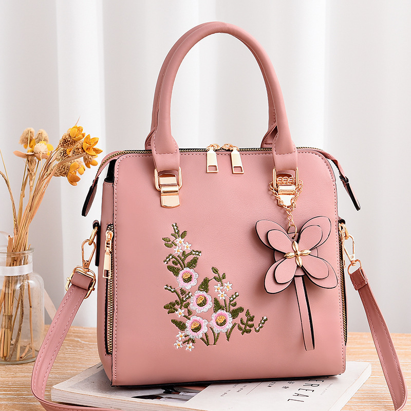 Factory direct sales of women's bags 2022 new style crossbody bags, middle-aged fashion embroidered handbags, cross-border foreign trade consignment full figure