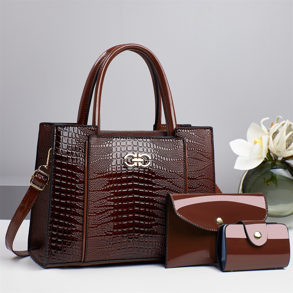 Cross-border export consignment of 2025 new crocodile-patterned mother and child bag three-piece set, high appearance level fashionable handbag crossbody bag full figure