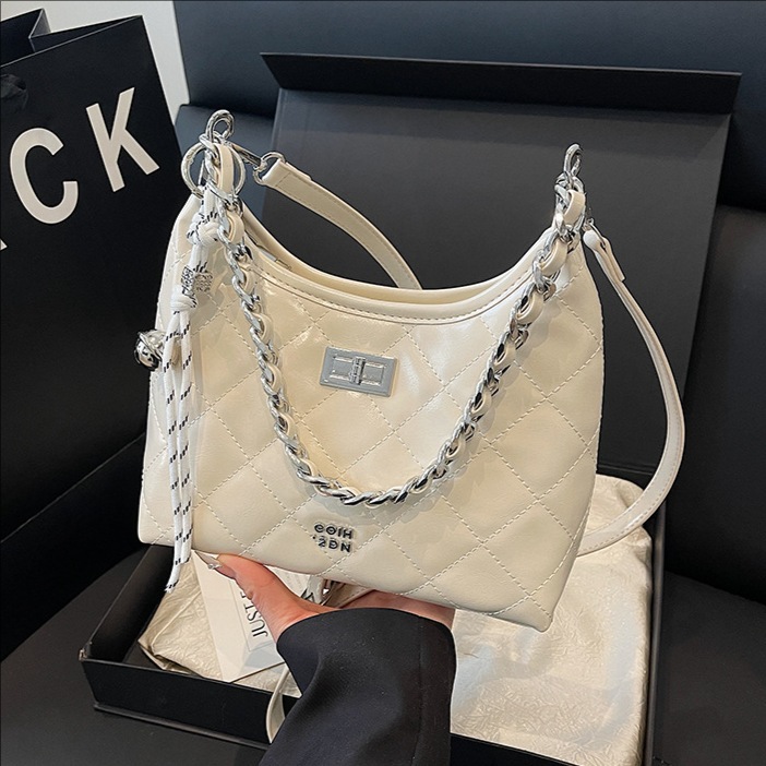 Cross-border fashion casual diamond-shaped chain underarm bag for women 2025 New Korean style stylish and versatile single-shoulder crossbody bag full figure