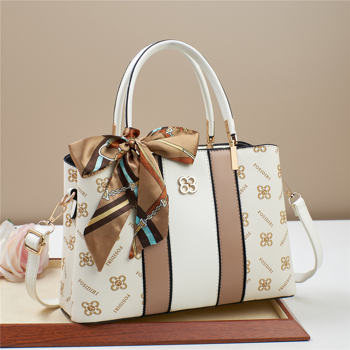 Fashion women's bag 2024, a best-selling crossbody bag for foreign trade, a new hand-held bag from the manufacturer, a versatile summer bag for women Application Scenario