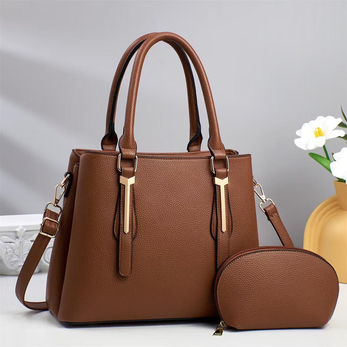 A new retro handbag for women, a large-capacity single-shoulder crossbody bag with three mouths for middle-aged women details Picture
