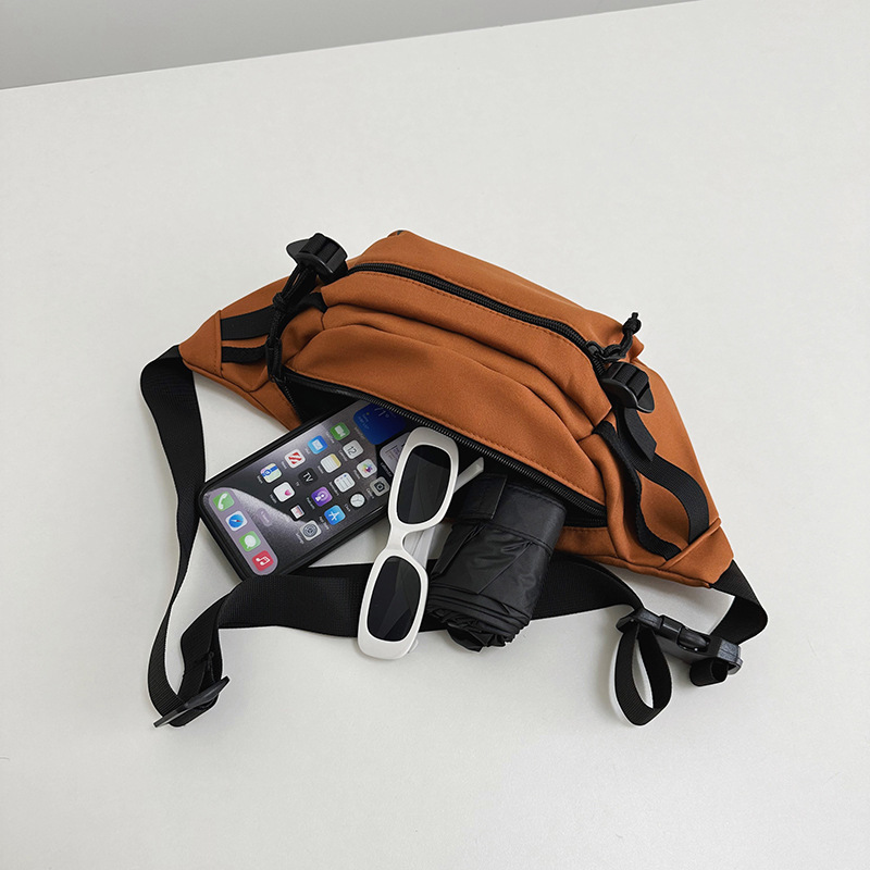 The new fashionable and trendy chest bag is a bestseller for men and women's outdoor trips. The crossbody bag is waterproof and has a large capacity. The waist bag is neutral Application Scenario