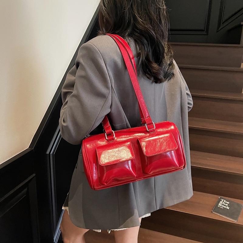 Korean style fashionable and high-end texture hand-held motorcycle underarm bag for women, 2025 new simple and niche design single-shoulder bag Specification drawing