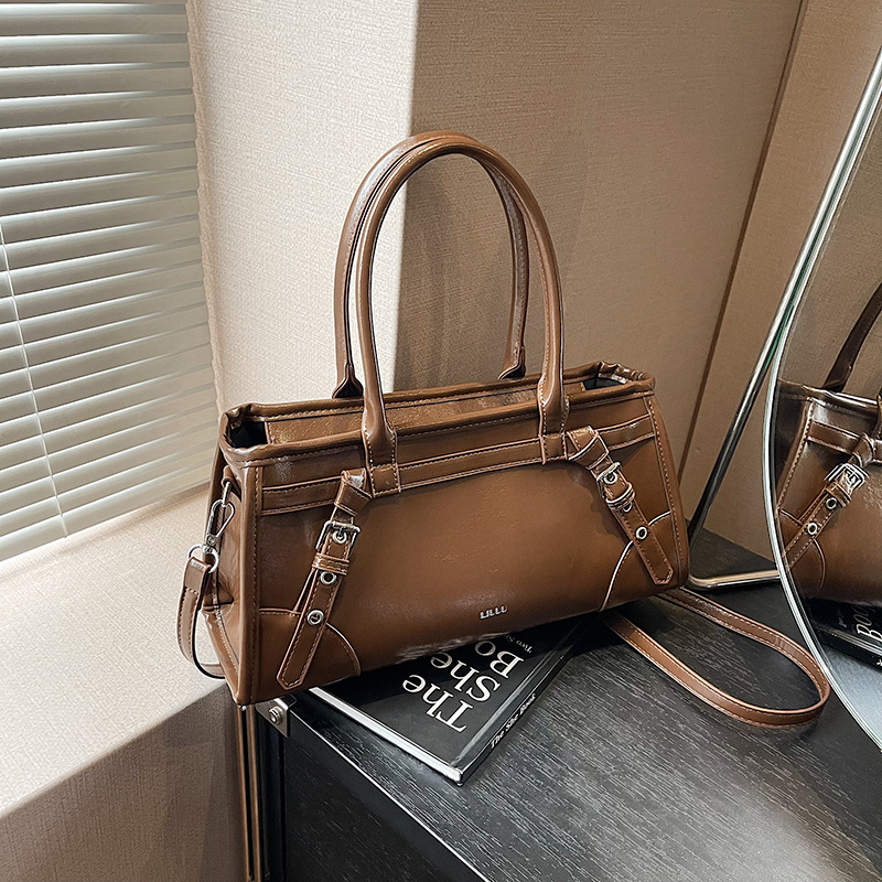 A simple and retro motorcycle bag for women, 2024 new high-end textured tote bag, single-shoulder, crossbody and hand-carry large-capacity bag details Picture