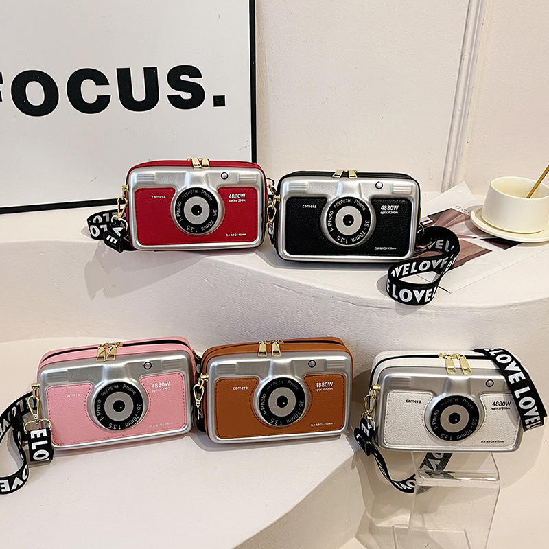 New cross-border trendy and versatile camera bag, stylish small square bag, Korean style cute color contrast fashion single-shoulder crossbody women's bag Application Scenario