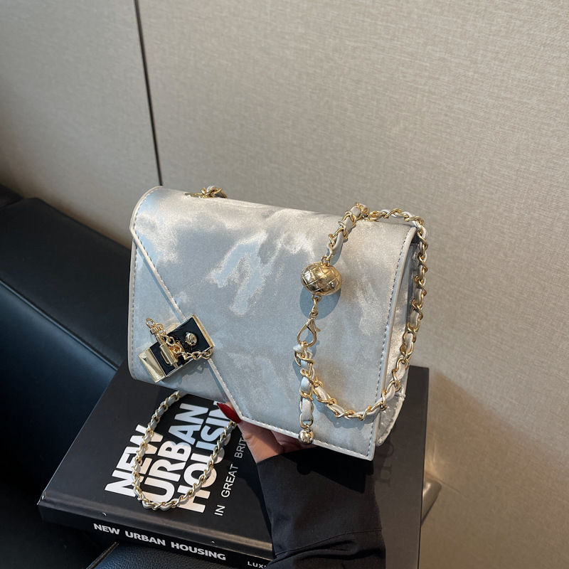 High-end chain bag for women, 2025 new style fashionable diamond-shaped small square bag, versatile retro casual single-shoulder crossbody bag Specification drawing
