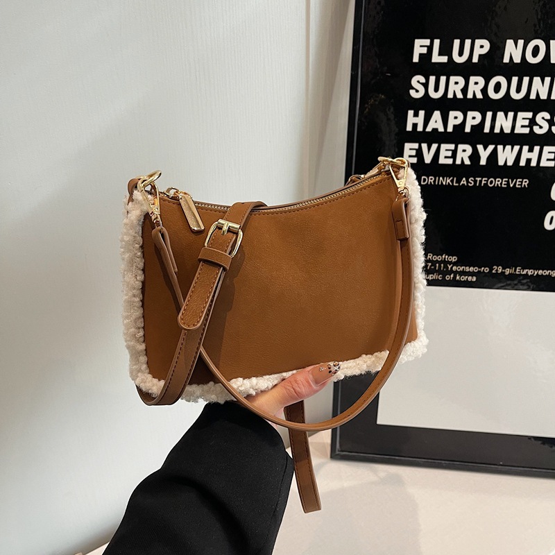 The 2024 new underarm bag, featuring a fluffy patchwork style, is a casual, high-end, and stylish single-shoulder bag with a trendy and fashionable crossbody style full figure