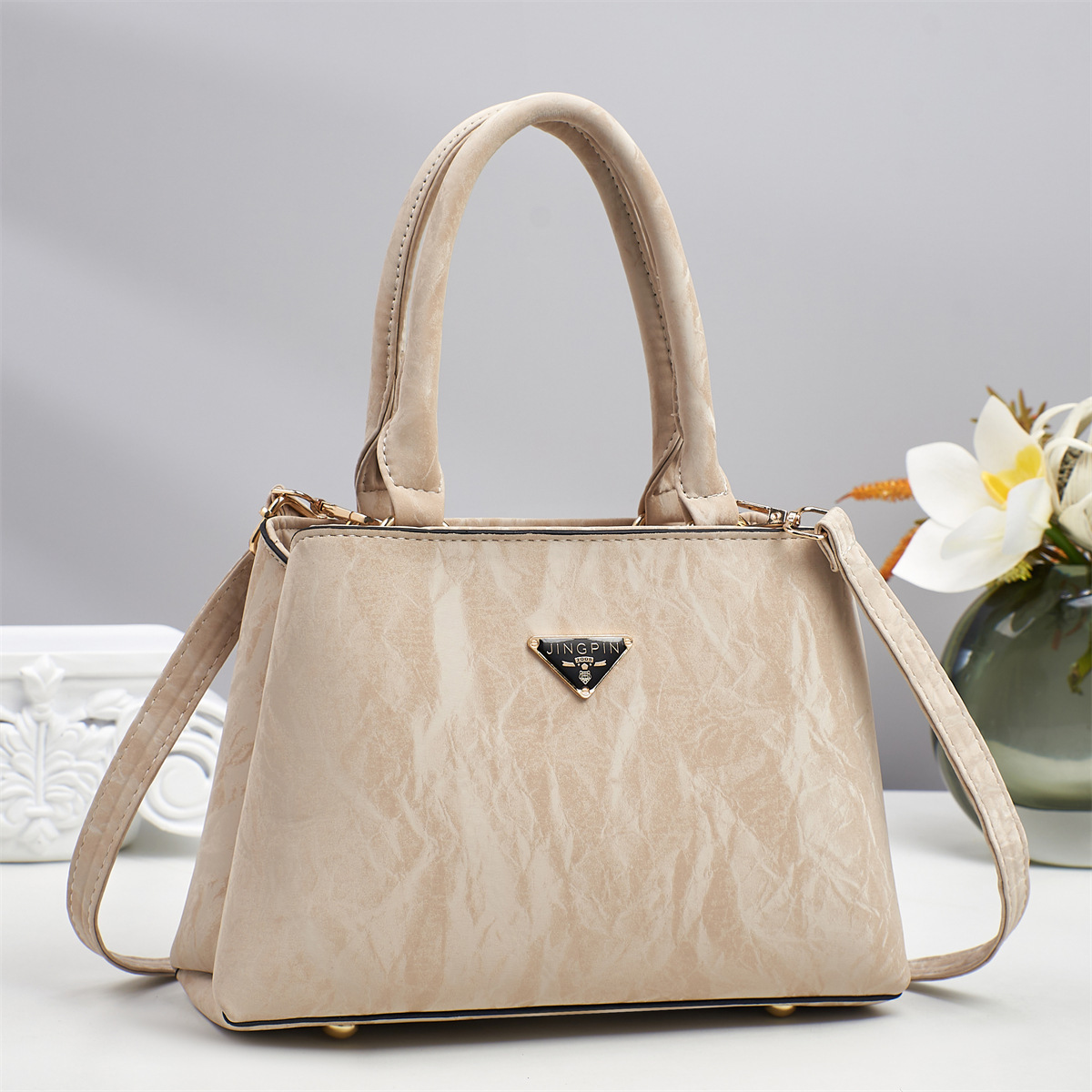 This high-end, stylish, and stylish macaron handbag is a classic and trendy bag that is popular and versatile for foreign trade Specification drawing