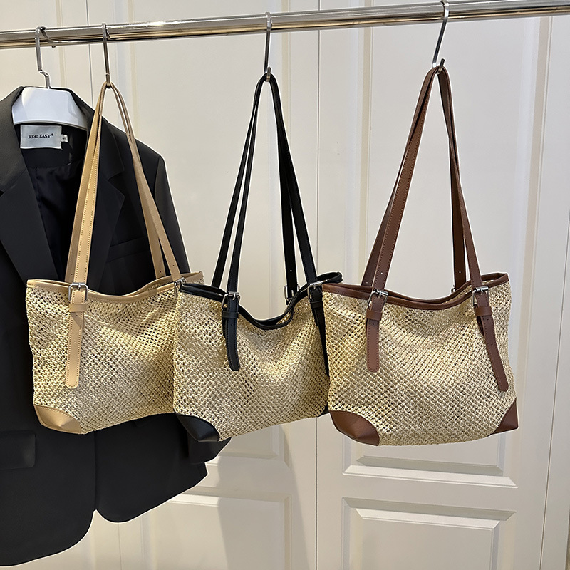 Summer InS-style straw woven large-capacity tote bag for women 2025, casual and versatile, seaside vacation single-shoulder armpit bag Application Scenario
