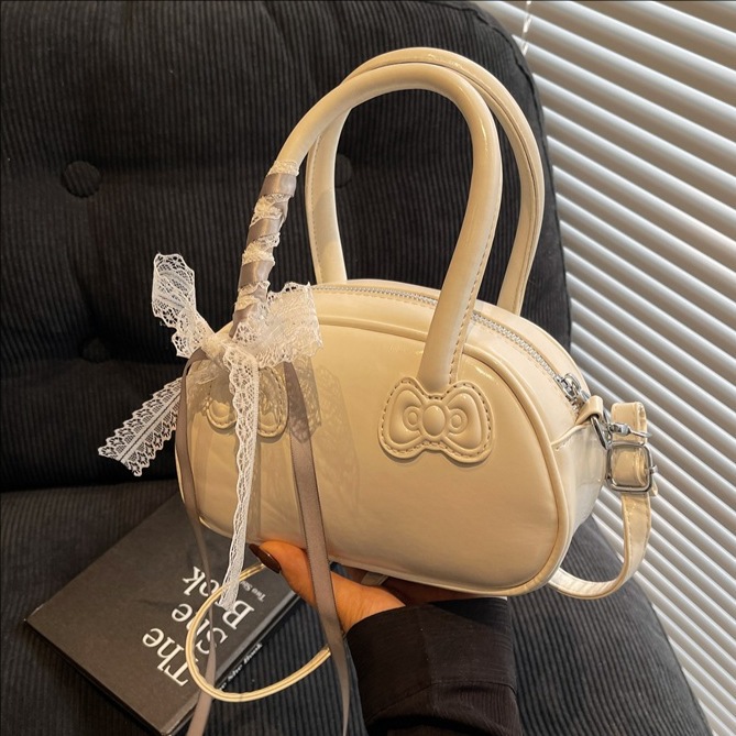 The 2025 new stylish and fashionable hand-held pillow bag exudes a sense of sophistication for women. It is a simple, lace and sweet single-shoulder crossbody bag full figure