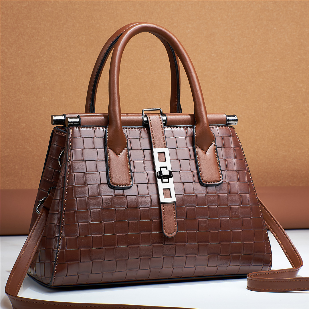 Large-capacity handbag 2022 new style trendy and fashionable European and American women's single-shoulder crossbody foreign trade women's bag cross-border consignment full figure