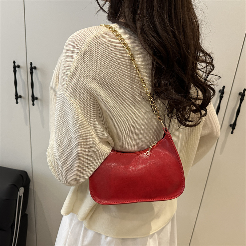 A fresh, simple and casual square bag for spring 2025, a fashionable and stylish single-shoulder underarm bag with a solid color chain bag Specification drawing