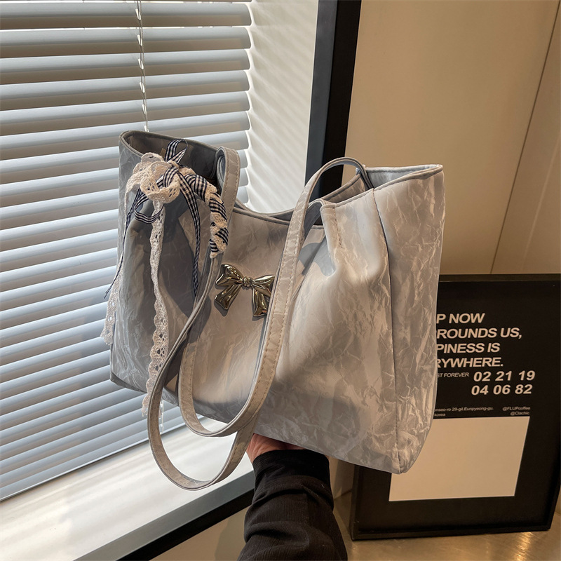 A new 2024 Korean-style niche design bag for women, a versatile large-capacity tote bag with simple and fashionable single-shoulder design details Picture