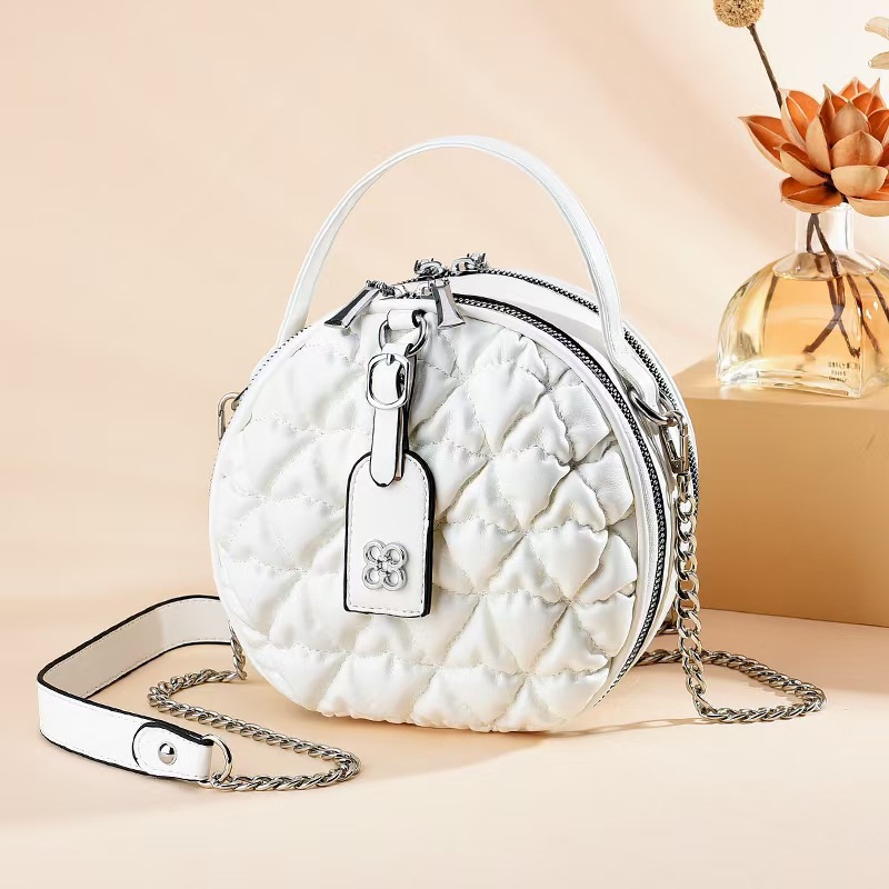 Wholesale and consignment of the 2023 live-streamed women's autumn and winter new pleated single-shoulder crossbody small round bag Application Scenario