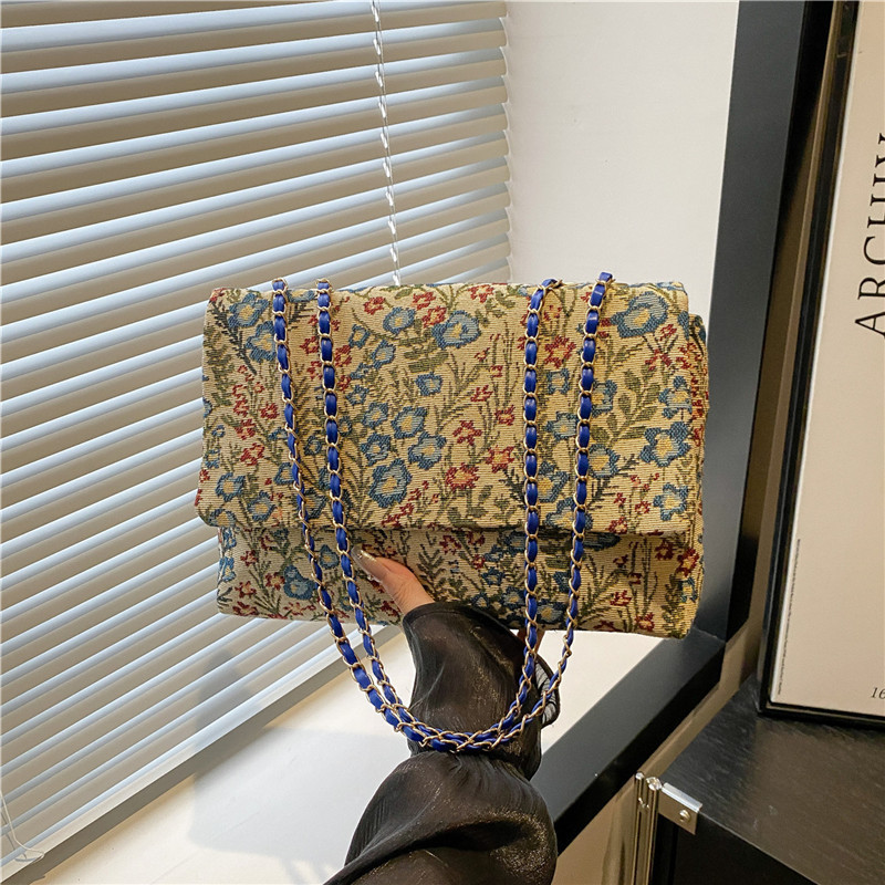 Korean version envelope bag 2025 Summer New ethnic style flower fashion clutch, cool, casual and stylish handbag full figure