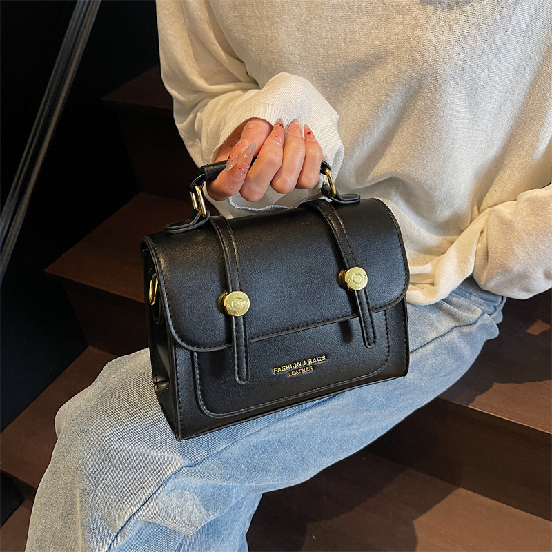 Casual, simple and high-end quality crossbody bag for women 2025 new style, trendy, fashionable and versatile single-shoulder hand-carry small square bag full figure