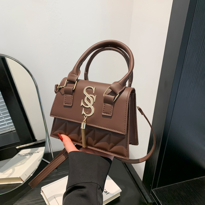 Cross-border diamond-shaped embroidered thread letter bag 2024, fashionable and stylish, simple and elegant, crossbody single-shoulder handbag full figure
