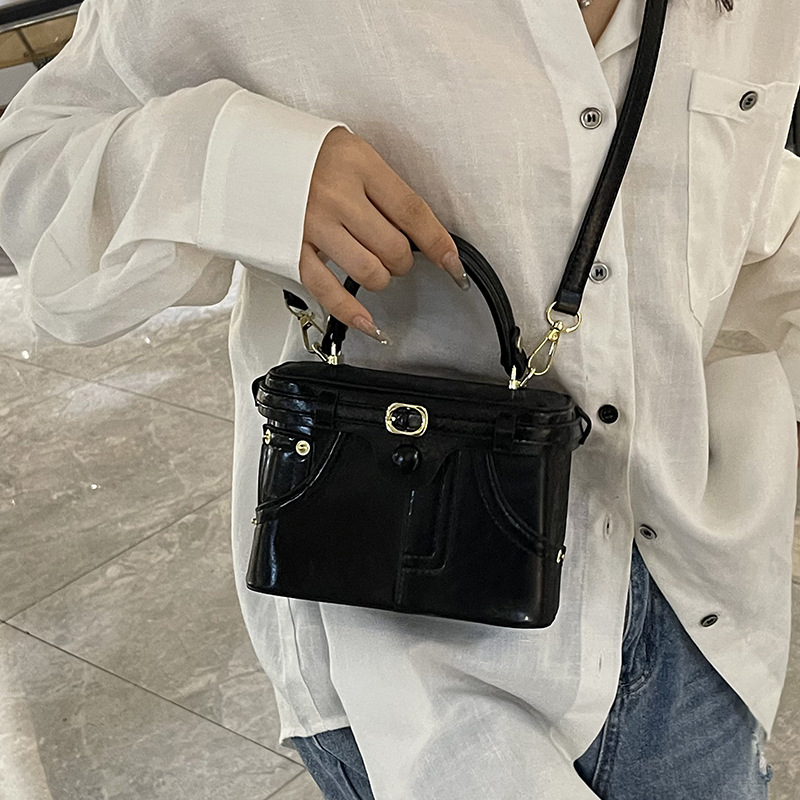 Cross-border high-end hand-held box bag for women, 2025 new style versatile crossbody bag, casual single-shoulder mobile phone bag details Picture