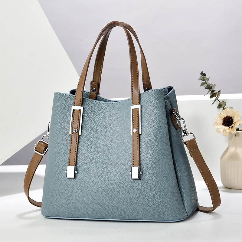 The 2024 new style of women's handbag is a stylish and retro single-shoulder bag with a sense of high-end crossbody full figure