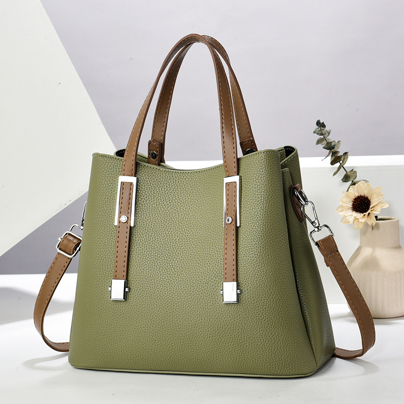 The 2024 new style of women's handbag is a stylish and retro single-shoulder bag with a sense of high-end crossbody details Picture
