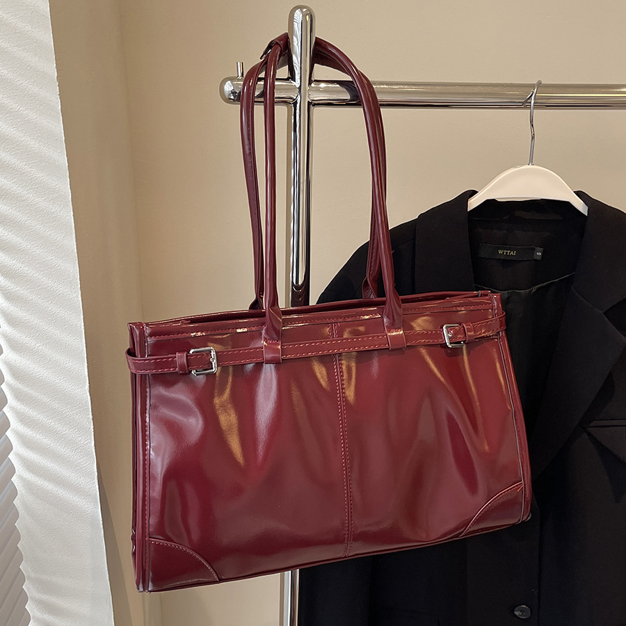 High-end oil-wax leather large-capacity bag for women 2024 new style, trendy and versatile commuter single-shoulder bag, hand-held tote bag full figure