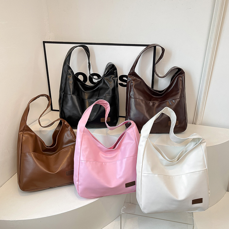 A large-capacity retro casual new style, stylish and stylish 2025 solid color simple casual single-shoulder underarm tote women's bag Application Scenario