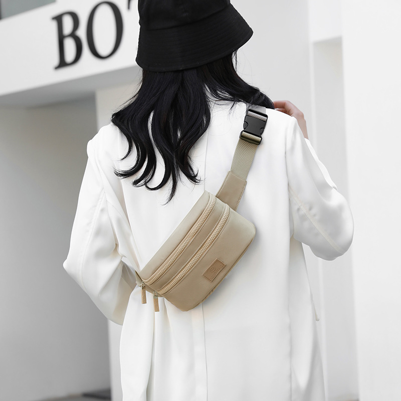 Ladies' sports chest bag, simple crossbody bag for going out, large-capacity waterproof Korean-style waist bag, fashionable and trendy bag Application Scenario