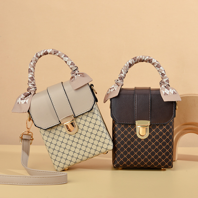 Popular mobile phone bag, fashionable women's bag 2022 new single-shoulder small bag, women's trendy crossbody bag 2023 Square women's bag details Picture