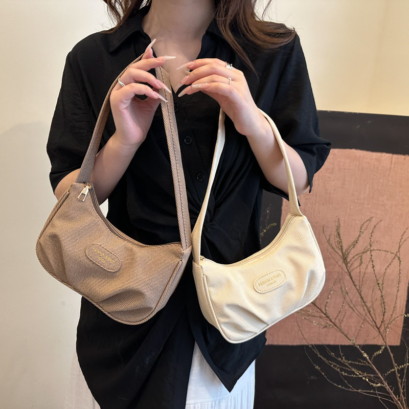 Textured pleated casual 2025 new trendy and fashionable solid color summer simple single-shoulder hand-carry underarm women's bag details Picture